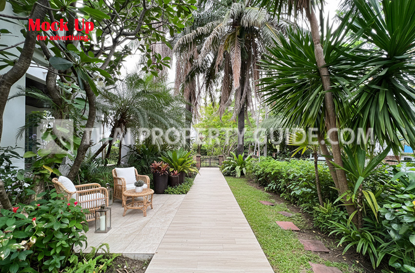 House with Private Pool in Nichada Thani 